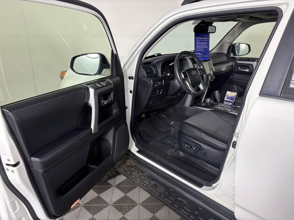 Used 2021 Toyota 4Runner SR5 Premium w/ Moonroof Package AWD/4WD image 11