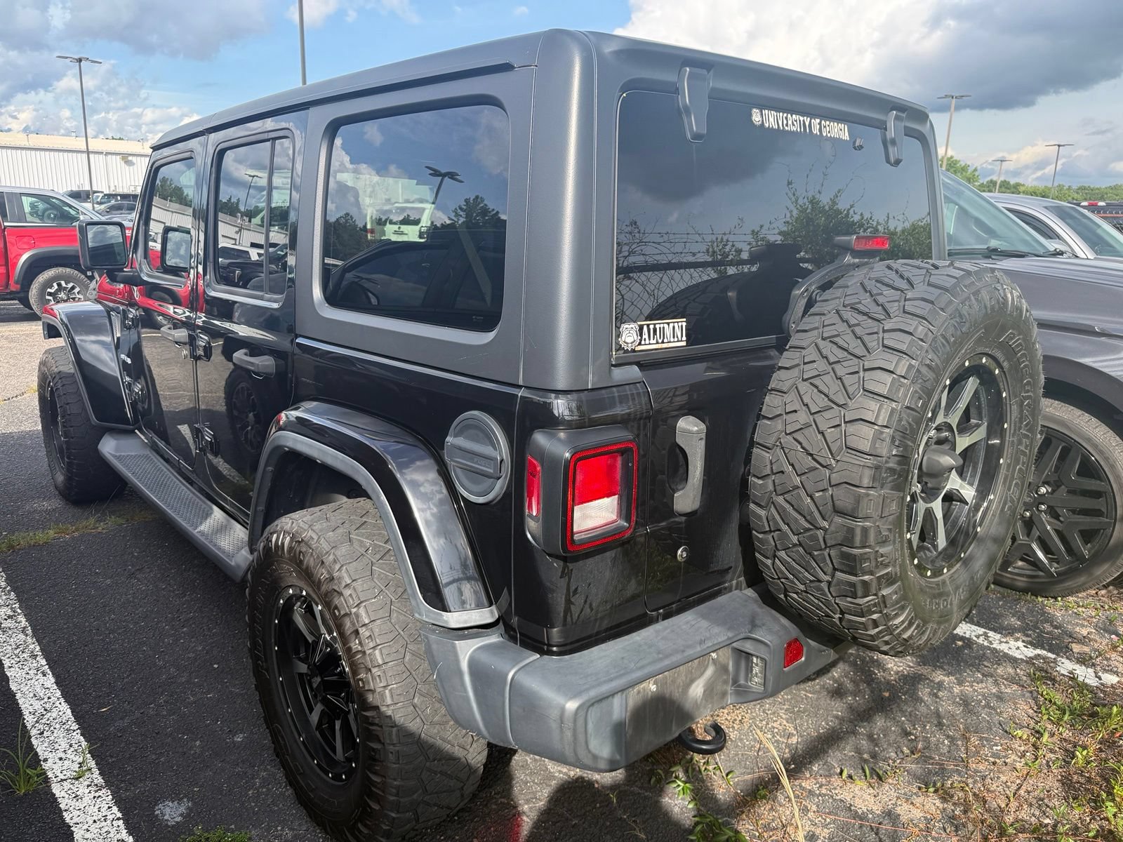 Used 2019 Jeep Wrangler Unlimited Sahara AWD/4WD image 4