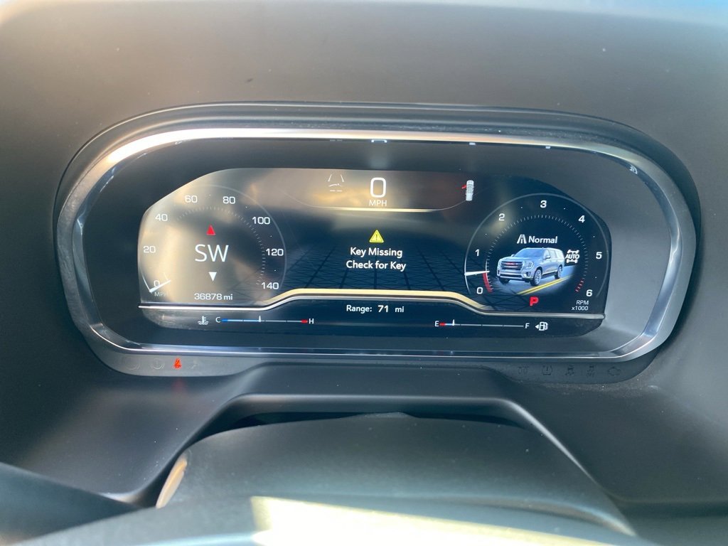 Used 2024 GMC Yukon SLT w/ SLT Luxury Package image 35