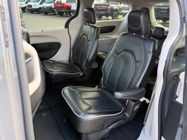 Used 2023 Chrysler Pacifica Limited FWD image 19