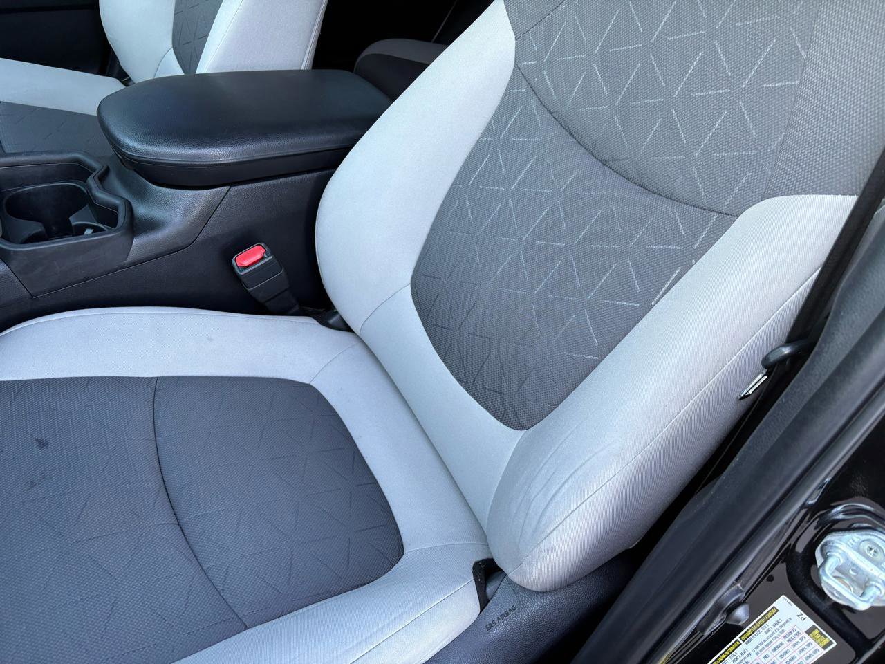 Used 2021 Toyota RAV4 XLE FWD image 16