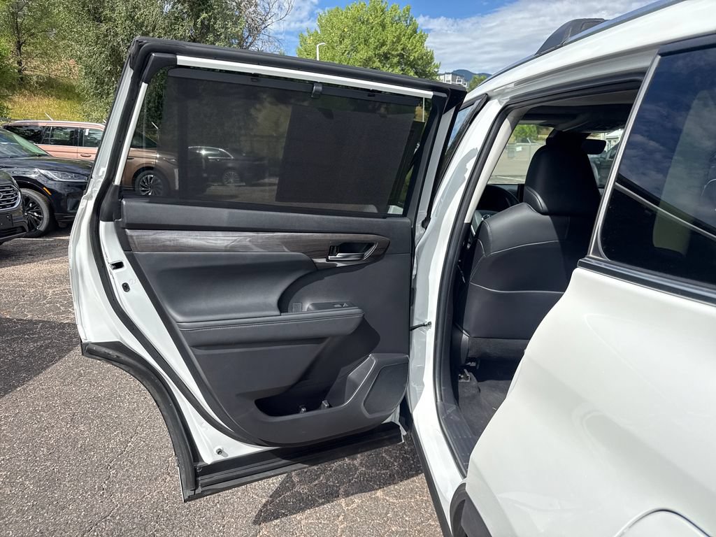 Used 2023 Toyota Highlander Limited AWD/4WD image 20