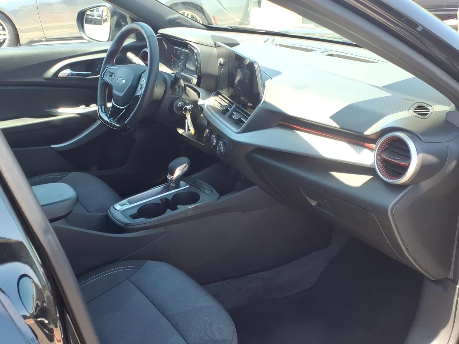 Used 2025 Chevrolet Trax RS w/ Driver Confidence Package FWD image 21