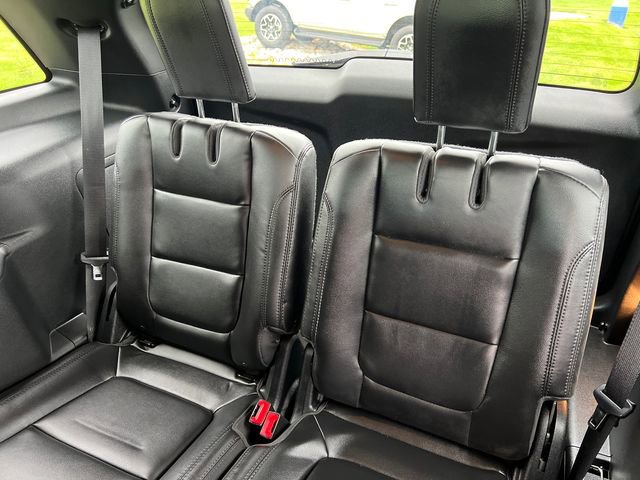 Certified 2017 Ford Explorer XLT w/ Equipment Group 202A AWD/4WD image 24
