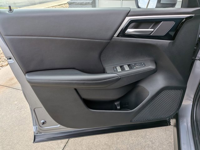 Used 2022 Mitsubishi Outlander SE image 13