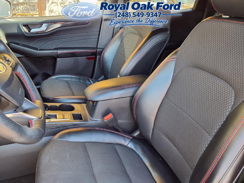 Certified 2024 Ford Escape ST-Line w/ Tech Pack #1 AWD/4WD image 4