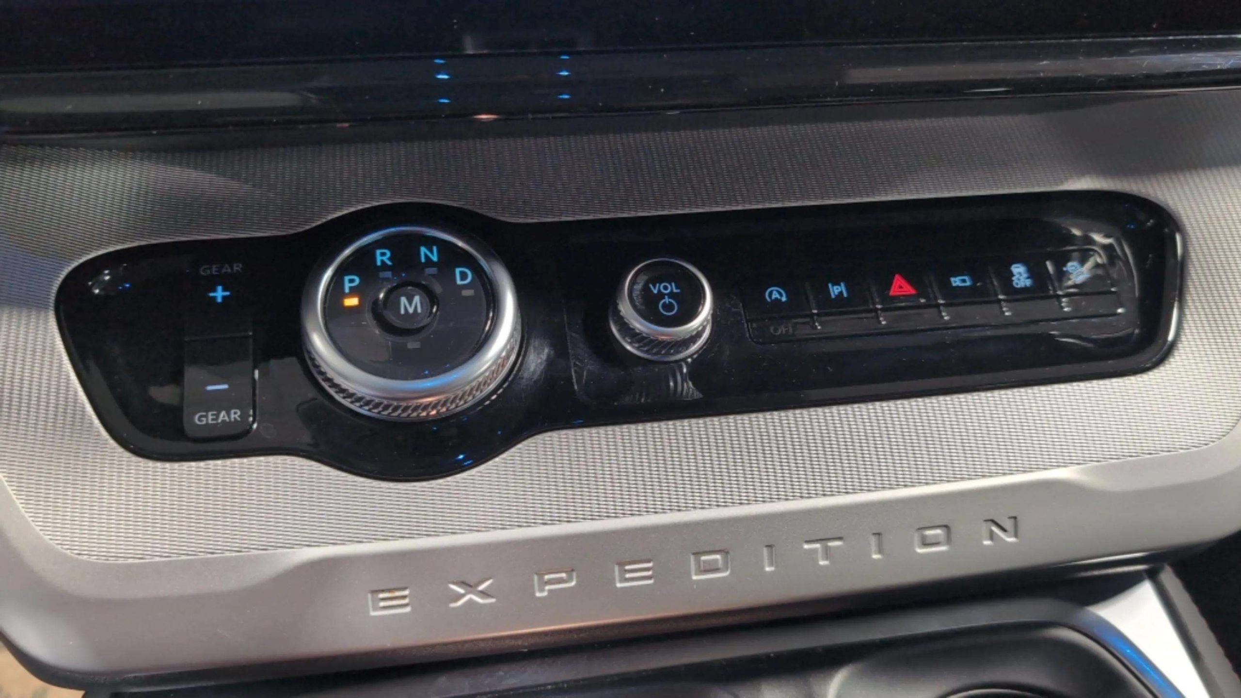 Certified 2025 Ford Expedition Active AWD/4WD image 27