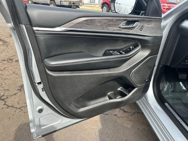 Used 2022 Jeep Grand Cherokee Overland image 30