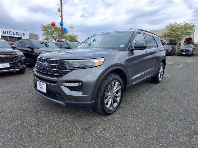 Certified 2022 Ford Explorer XLT w/ Equipment Group 202A AWD/4WD image 4