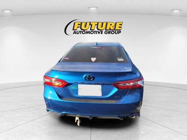 Used 2020 Toyota Camry SE w/ Blackout Package image 3