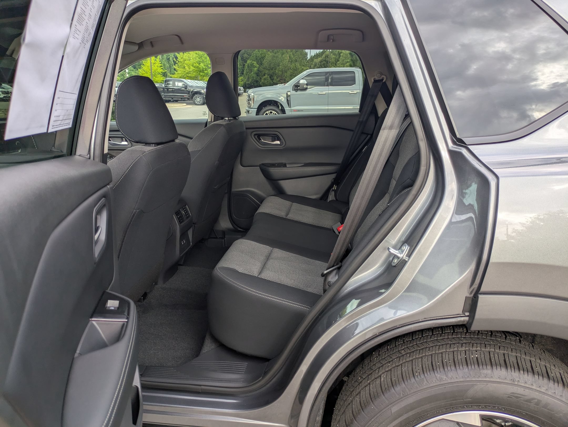 Used 2026 Nissan Rogue SV FWD image 27