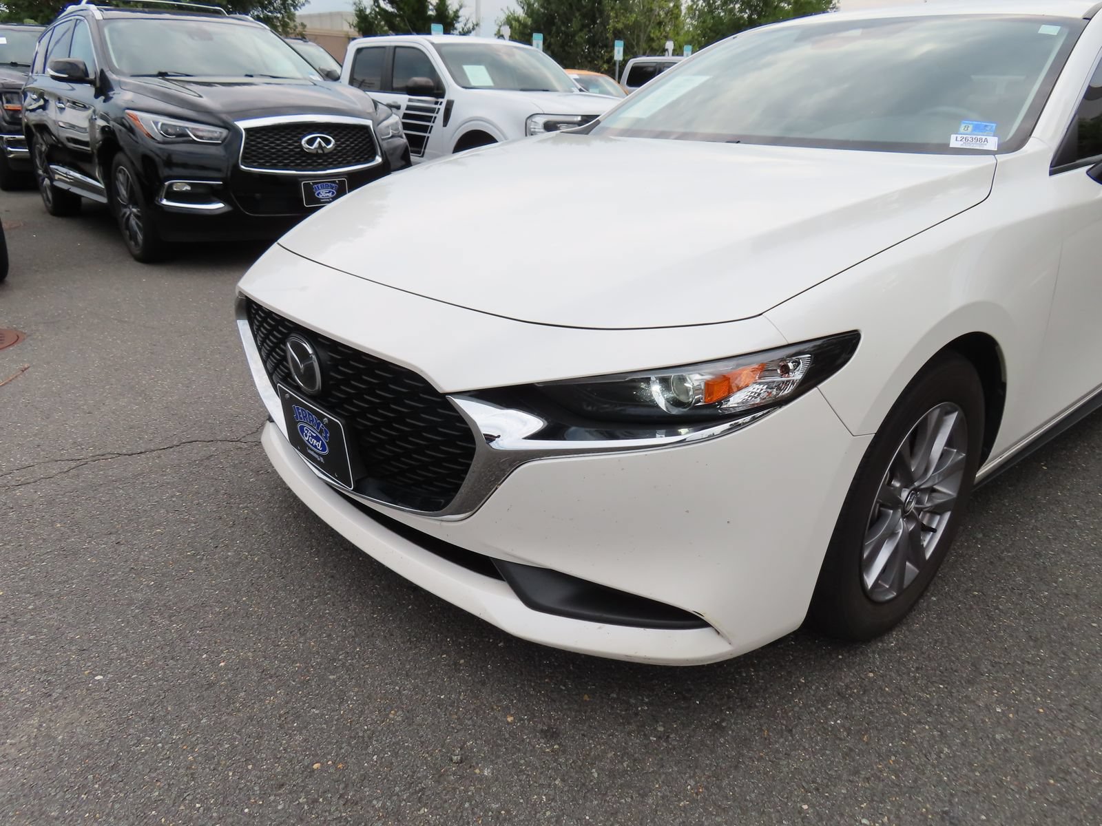 Used 2020 MAZDA MAZDA3 Sedan FWD image 2