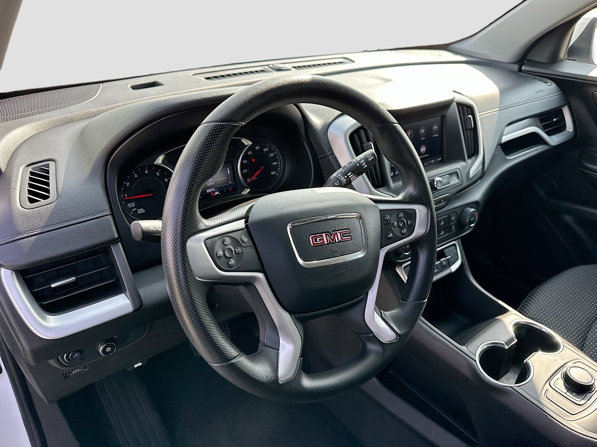 Used 2024 GMC Terrain SLE image 9