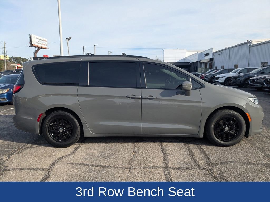 Used 2022 Chrysler Pacifica Touring-L image 6