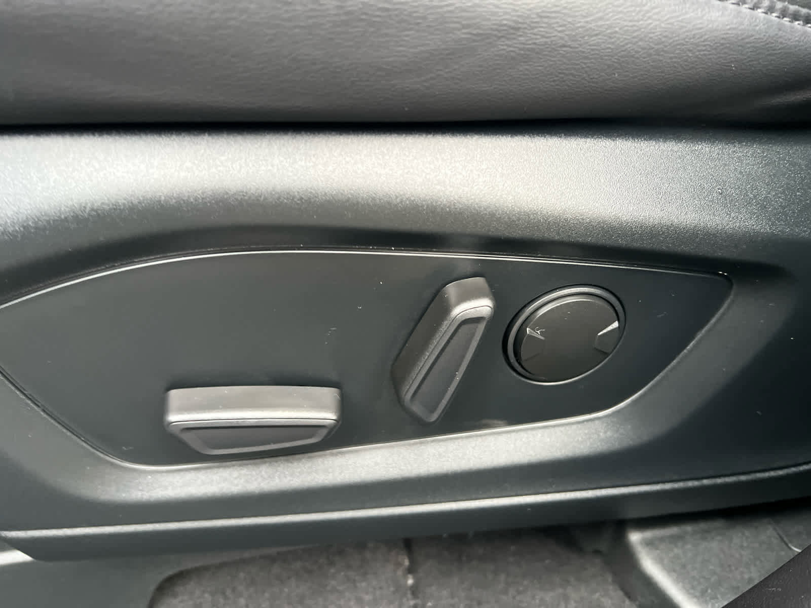 Certified 2023 Ford Explorer XLT w/ Equipment Group 202A image 14