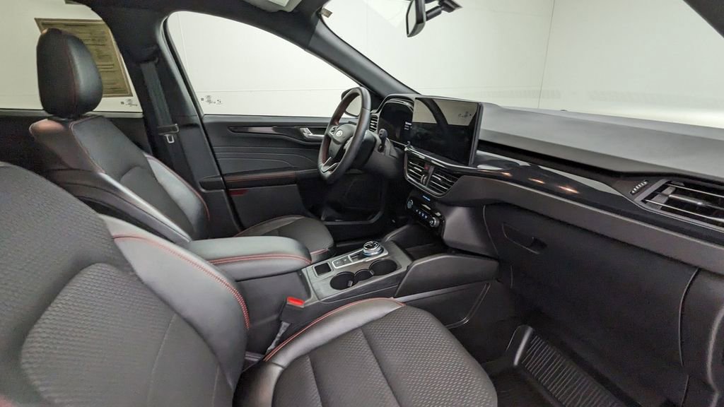 Certified 2025 Ford Escape ST-Line Elite image 39