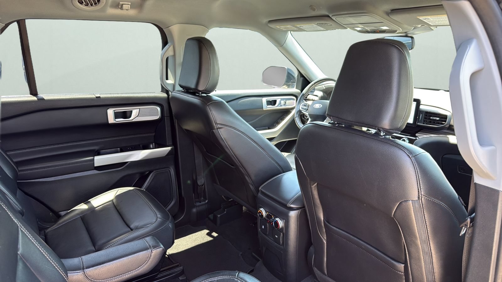 Certified 2024 Ford Explorer Limited RWD image 26