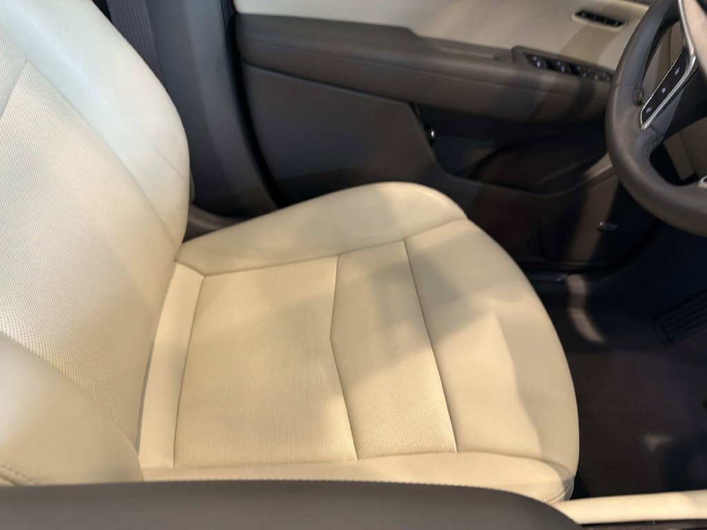 Used 2025 Cadillac XT5 Premium Luxury FWD image 14