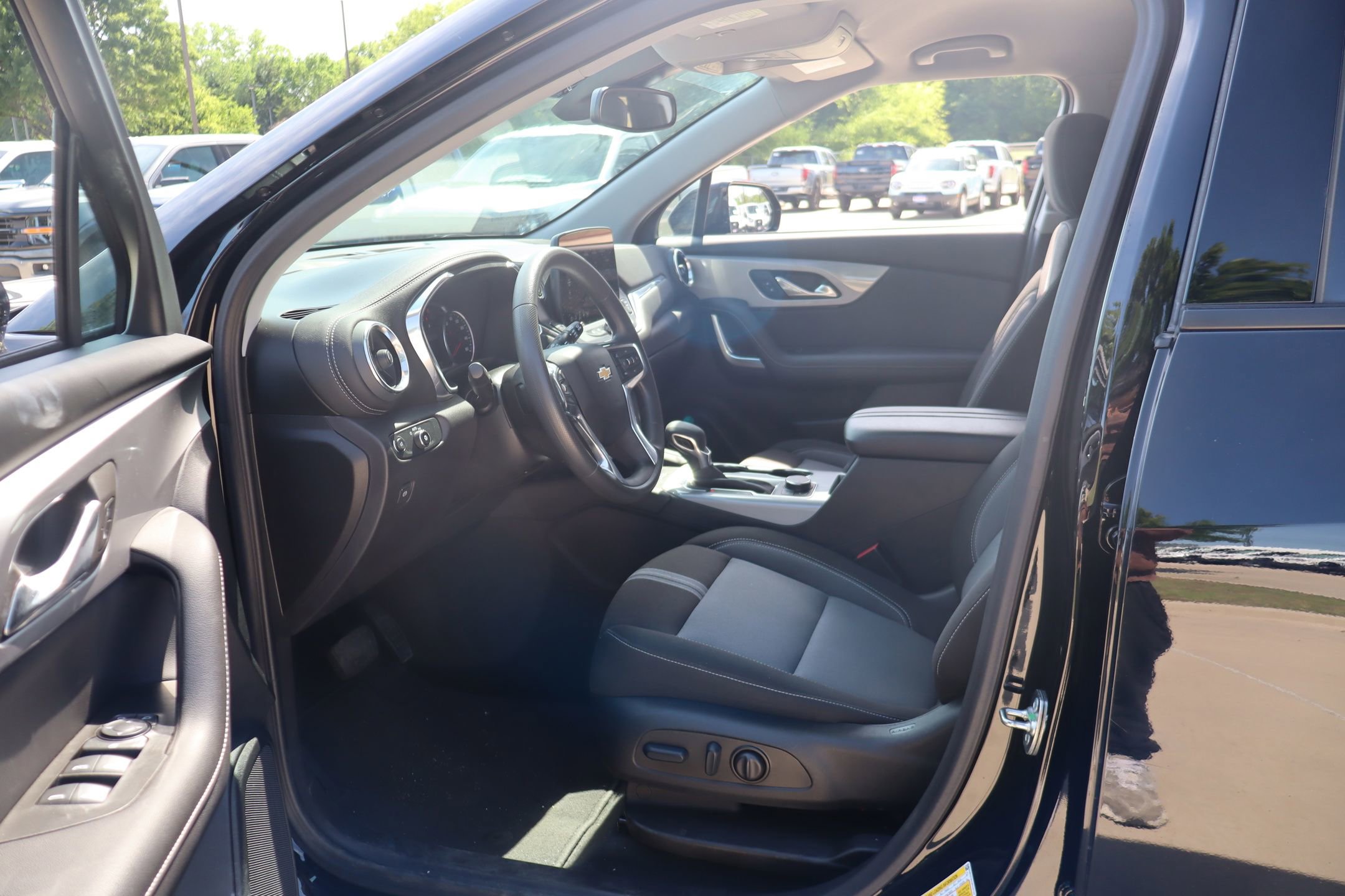 Used 2024 Chevrolet Blazer LT w/ Convenience Package FWD image 25