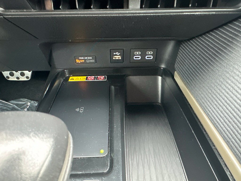 Used 2025 Toyota Camry SE FWD image 45