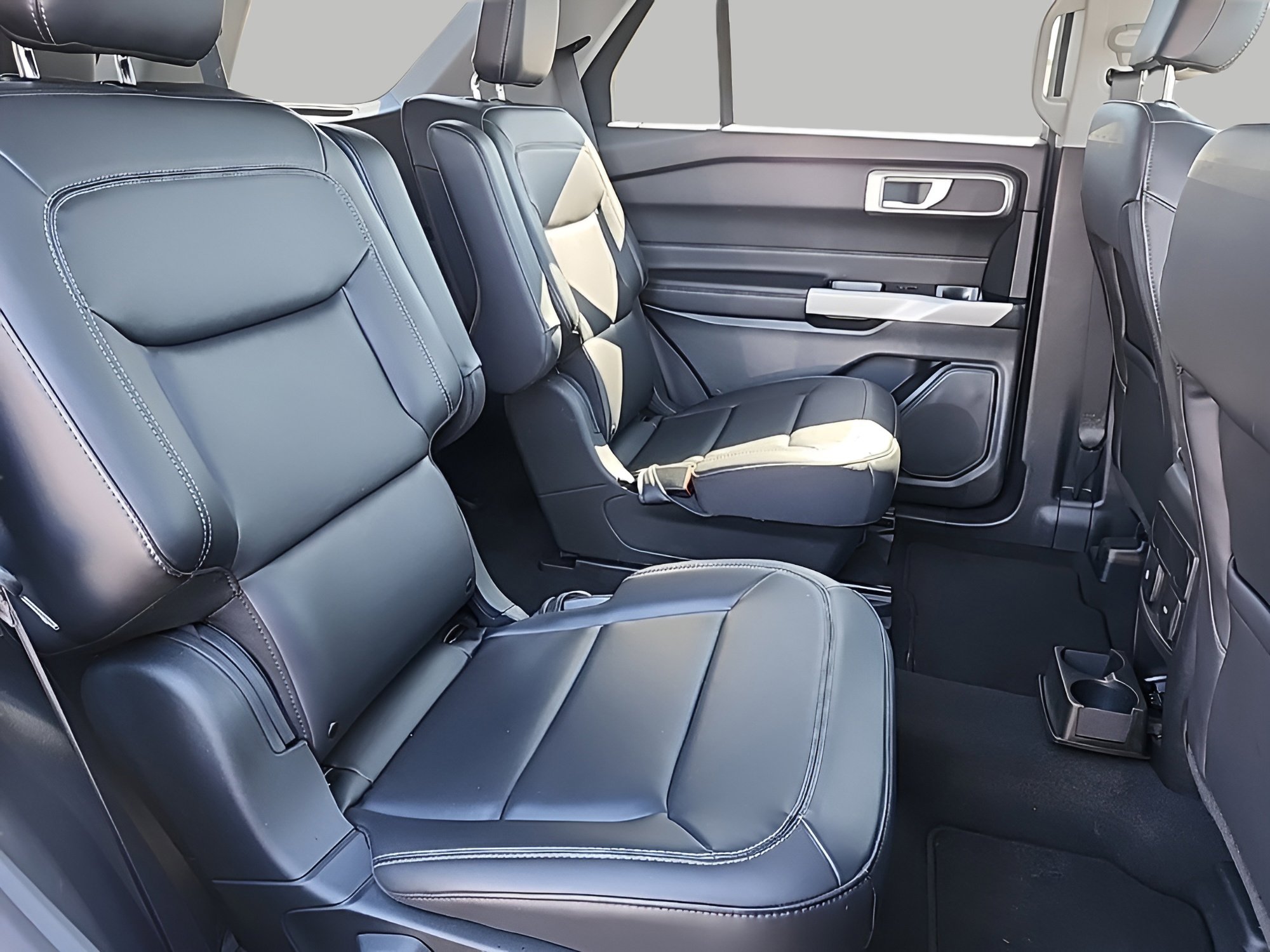 Certified 2023 Ford Explorer XLT w/ Equipment Group 202A image 7