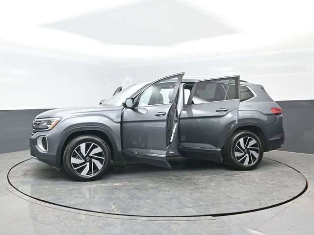 Used 2025 Volkswagen Atlas SEL AWD/4WD image 30