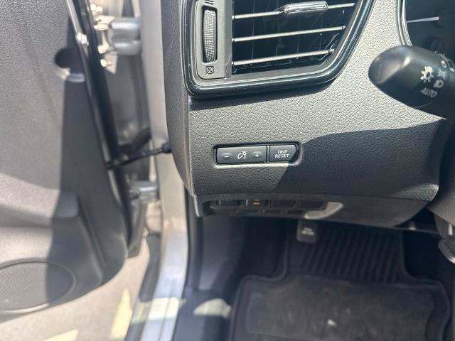Used 2017 Nissan Rogue SV FWD image 19