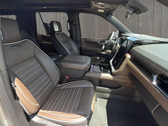 Used 2025 GMC Yukon Denali Ultimate AWD/4WD image 12