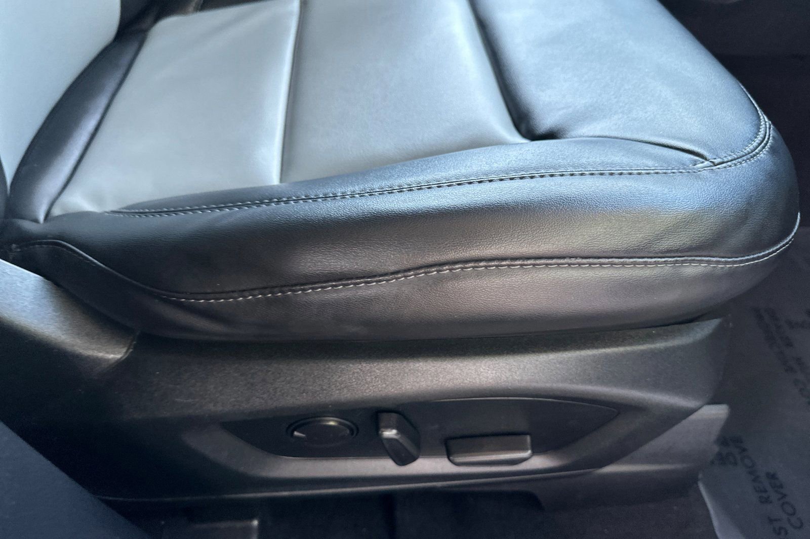 Certified 2022 Ford Explorer XLT w/ Equipment Group 202A image 24