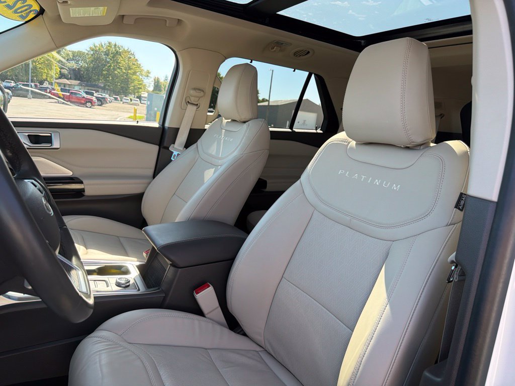Certified 2023 Ford Explorer Platinum w/ Technology Package AWD/4WD image 13