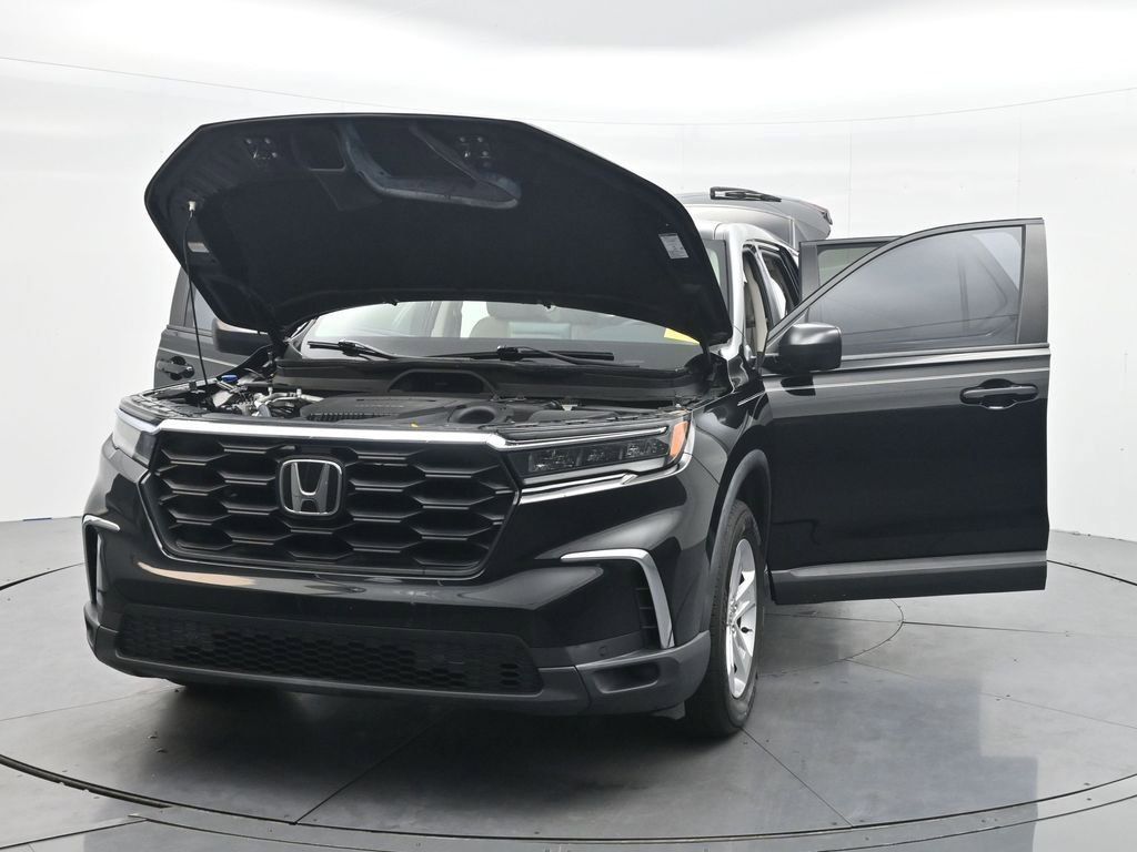 Used 2023 Honda Pilot LX image 40