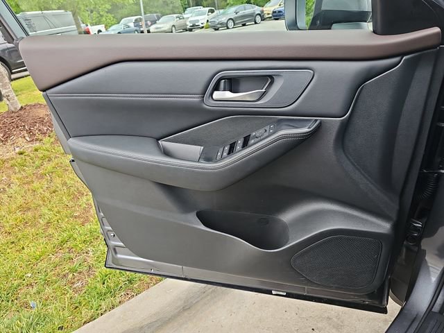 Used 2023 Nissan Rogue SV w/ SV Premium B Package FWD image 26