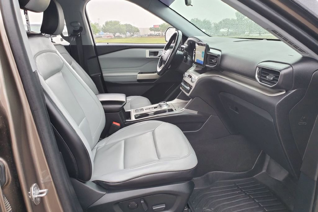 Certified 2021 Ford Explorer XLT w/ Equipment Group 202A RWD image 22