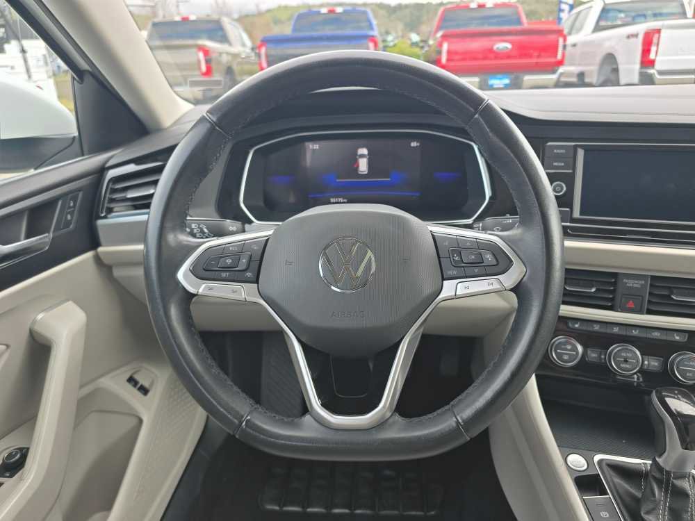 Used 2023 Volkswagen Jetta SE image 12
