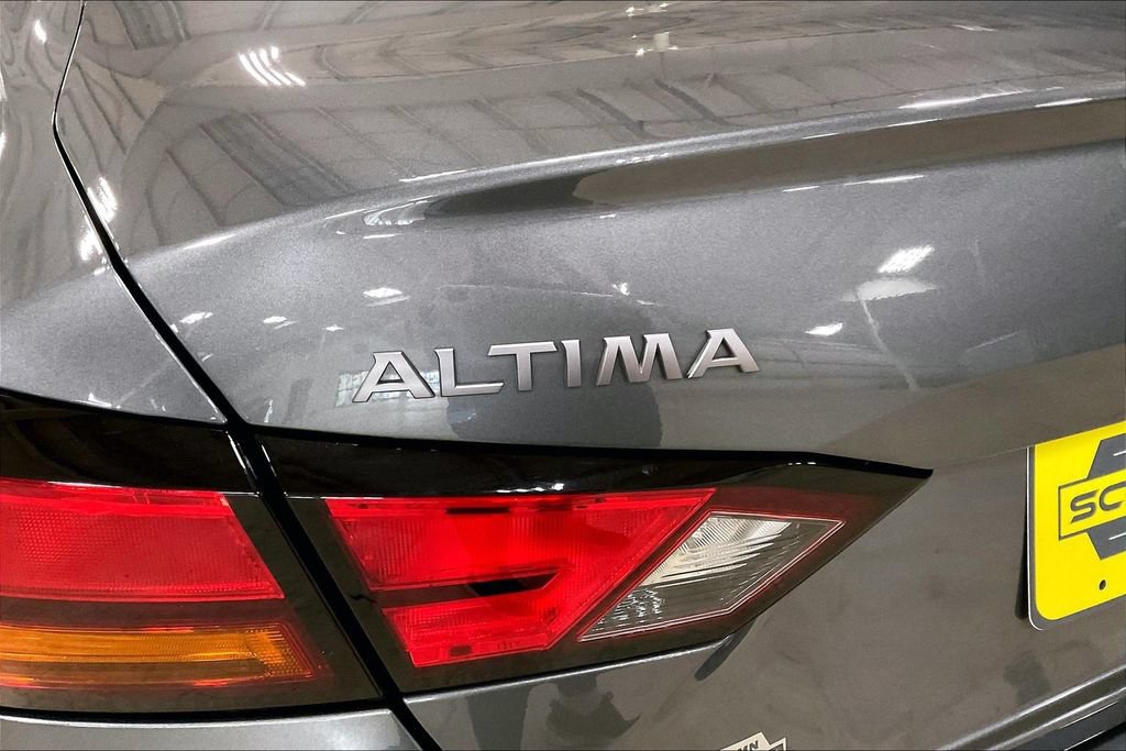 Used 2025 Nissan Altima 2.5 SR AWD/4WD image 8