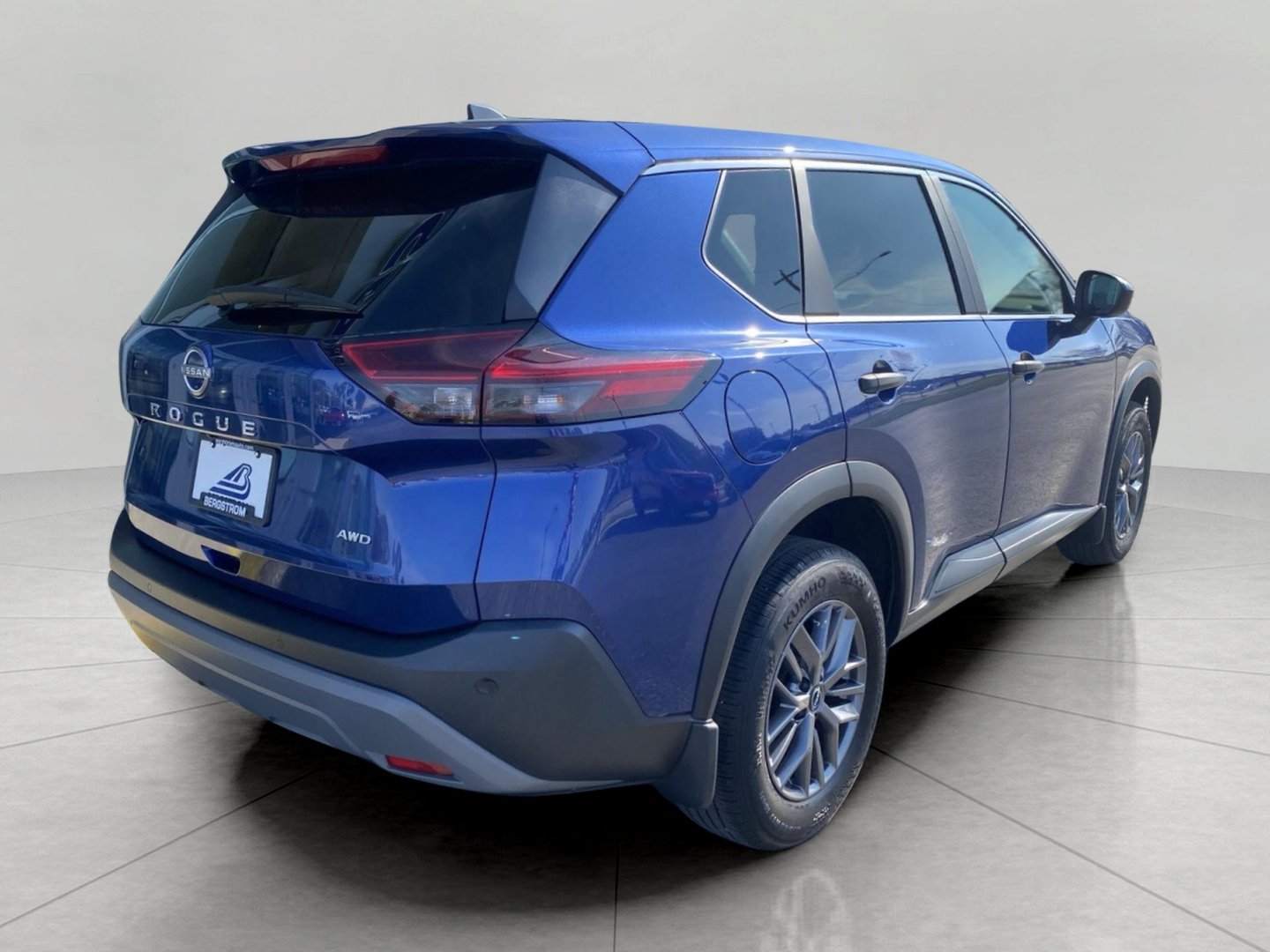 Used 2023 Nissan Rogue S AWD/4WD image 10