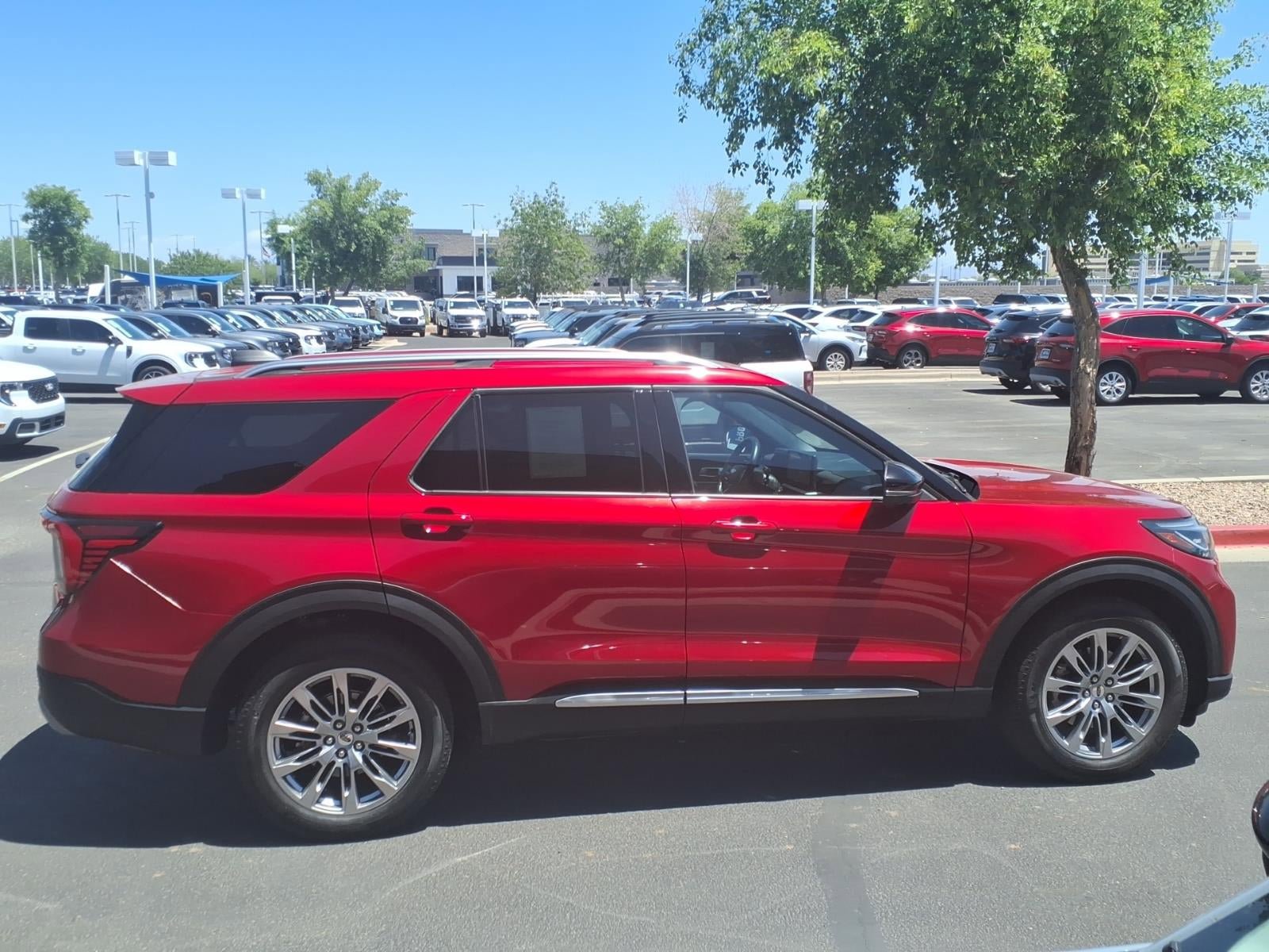 Certified 2025 Ford Explorer Platinum AWD/4WD image 3