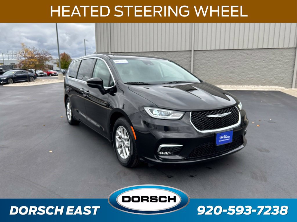 Used 2023 Chrysler Pacifica Touring-L FWD image 3