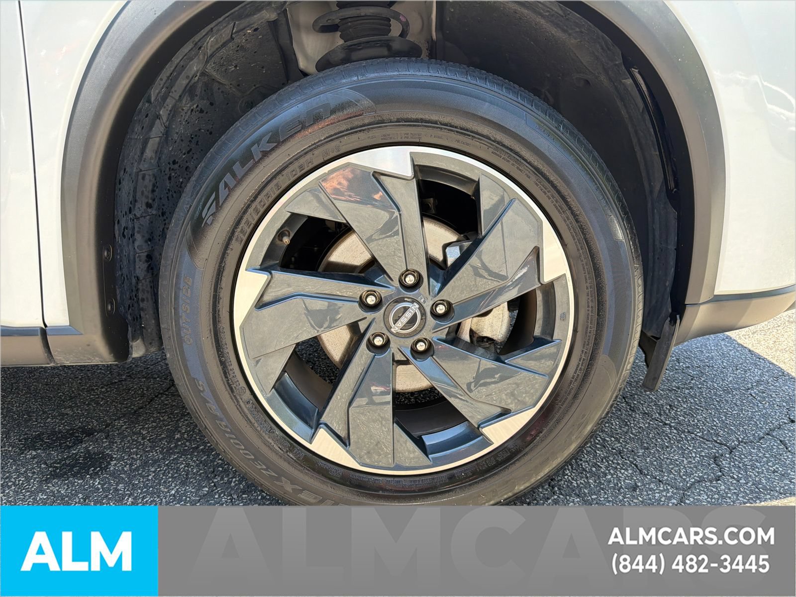 Used 2025 Nissan Rogue SV FWD image 14