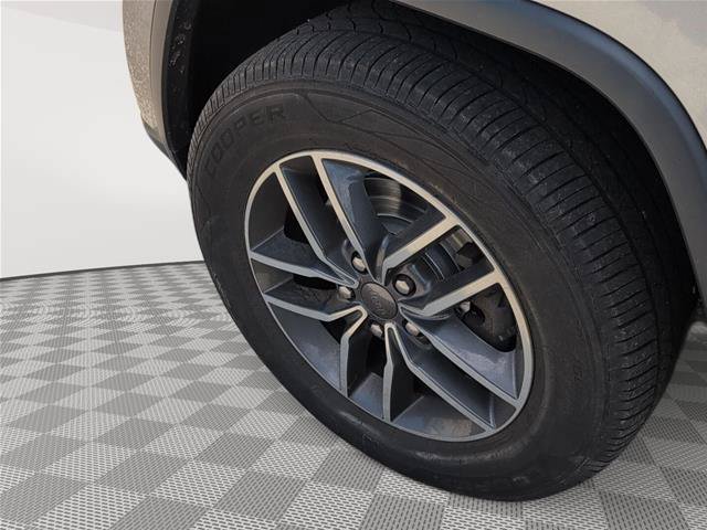 Used 2019 Jeep Grand Cherokee Limited AWD/4WD image 12