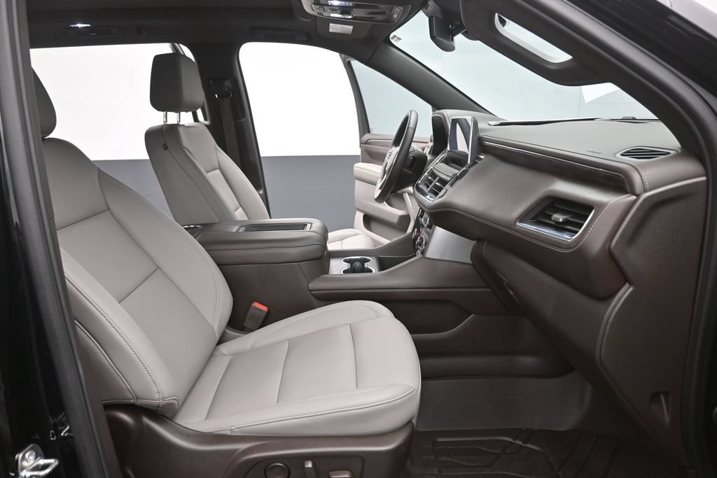 Used 2024 Chevrolet Tahoe Z71 w/ Luxury Package AWD/4WD image 14