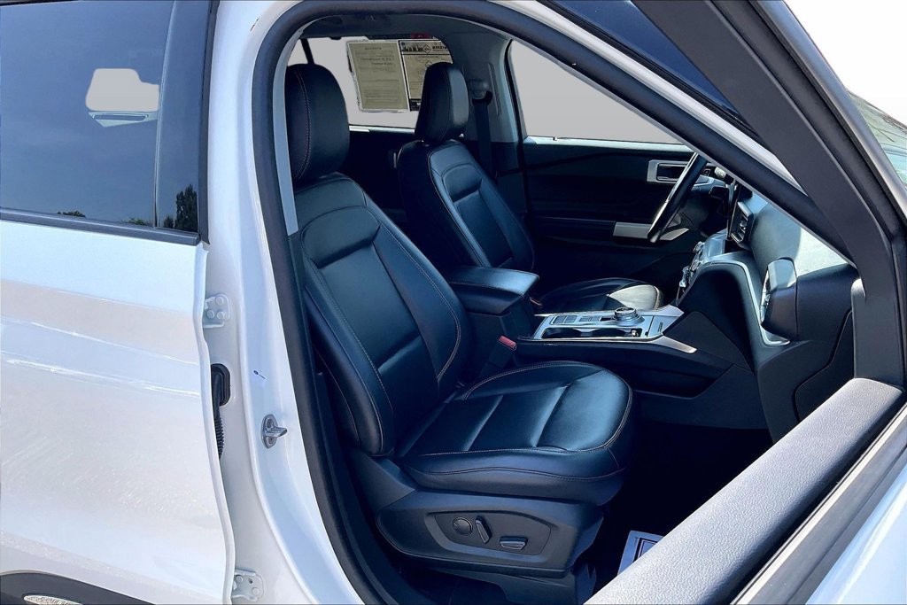 Certified 2023 Ford Explorer XLT w/ Equipment Group 202A RWD image 7