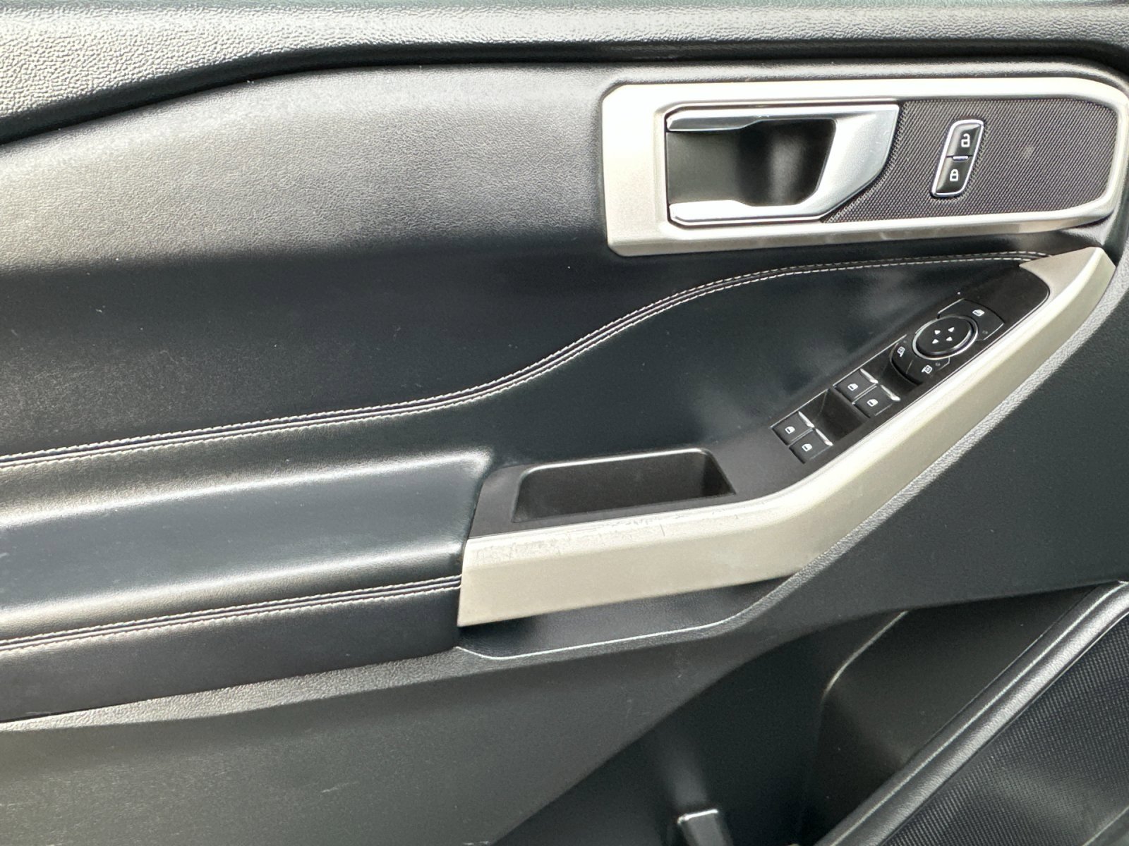 Certified 2022 Ford Explorer XLT image 12