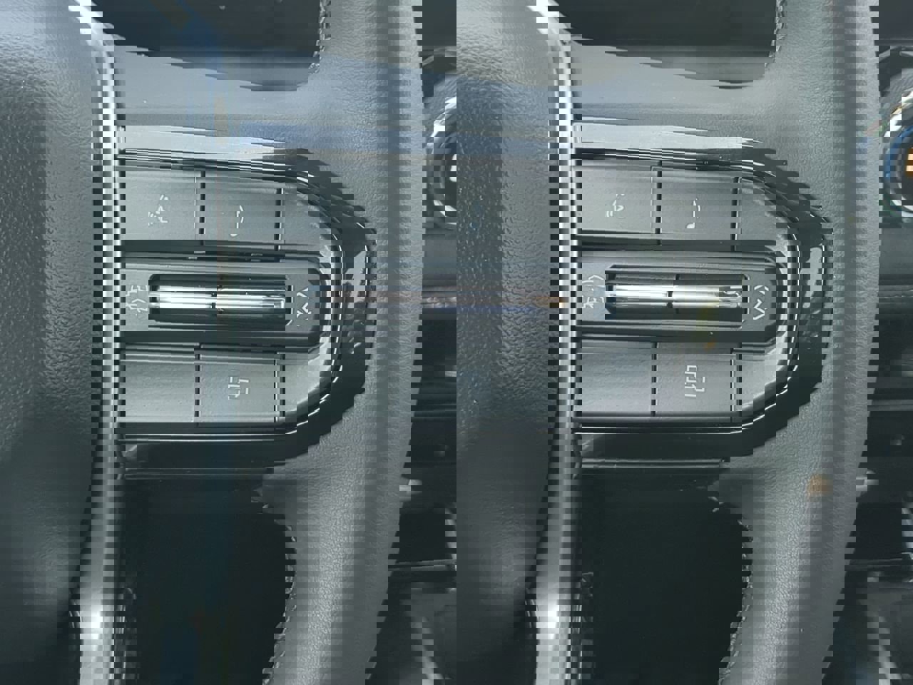 Used 2023 Chevrolet Colorado LT w/ LT Convenience Package II image 24