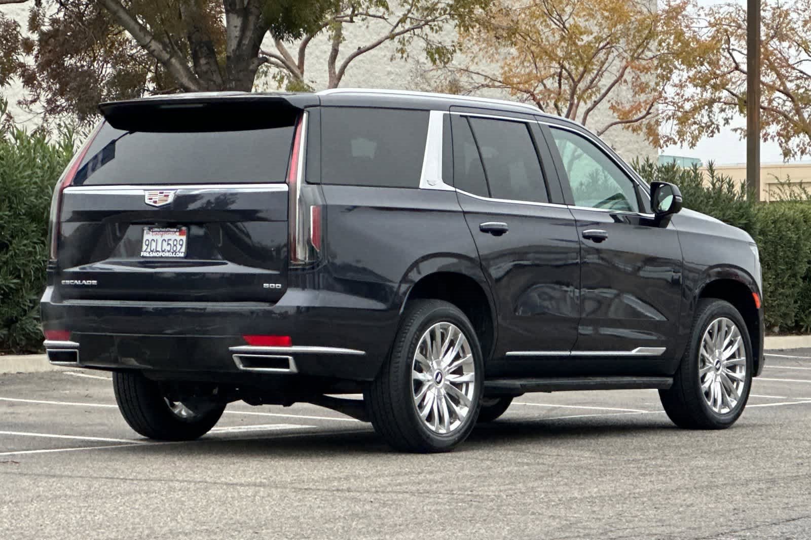 Used 2022 Cadillac Escalade Premium Luxury image 2