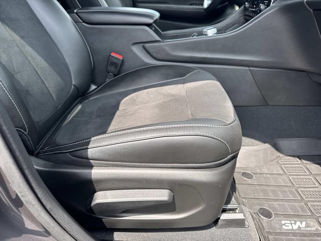 Used 2023 Jeep Grand Cherokee L Altitude AWD/4WD image 12