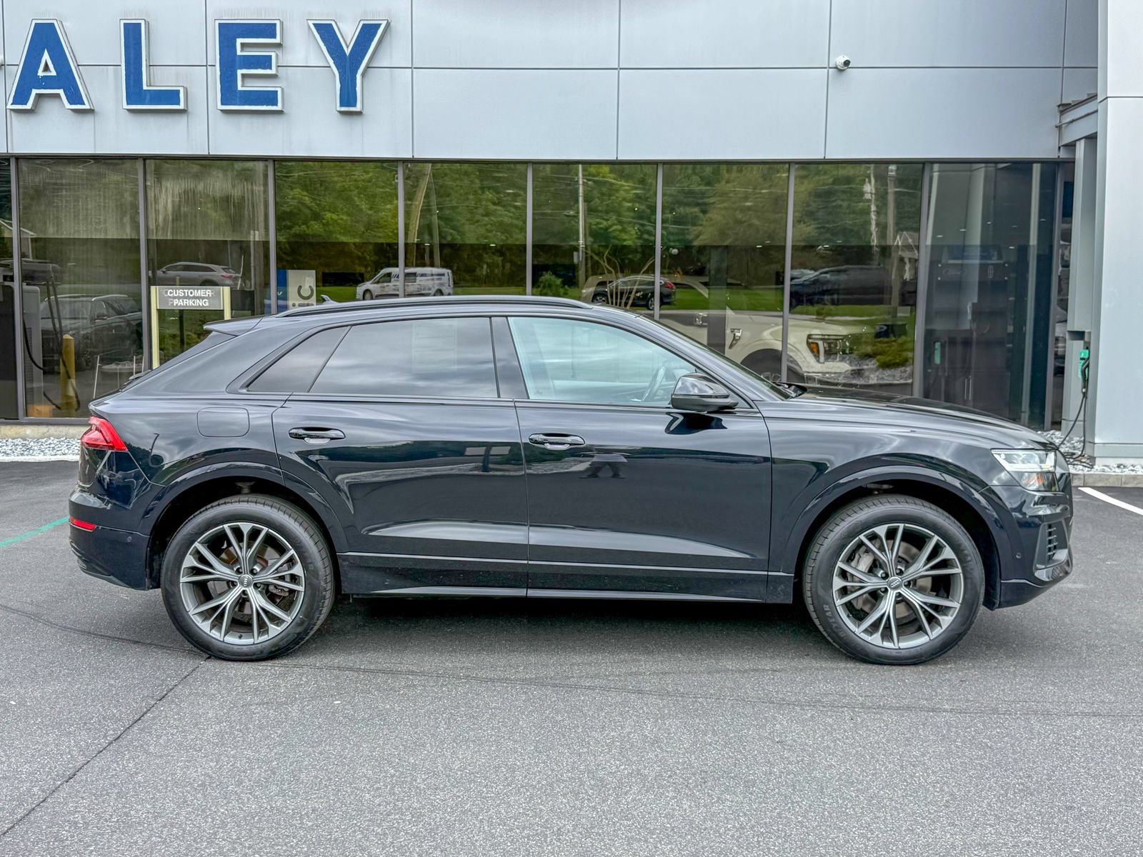 Used 2021 Audi Q8 Premium w/ Black Optic Package AWD/4WD image 7