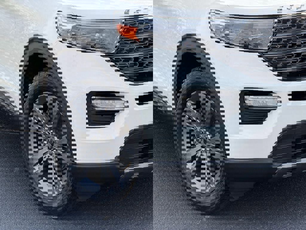 Certified 2022 Ford Explorer XLT w/ Equipment Group 202A image 10