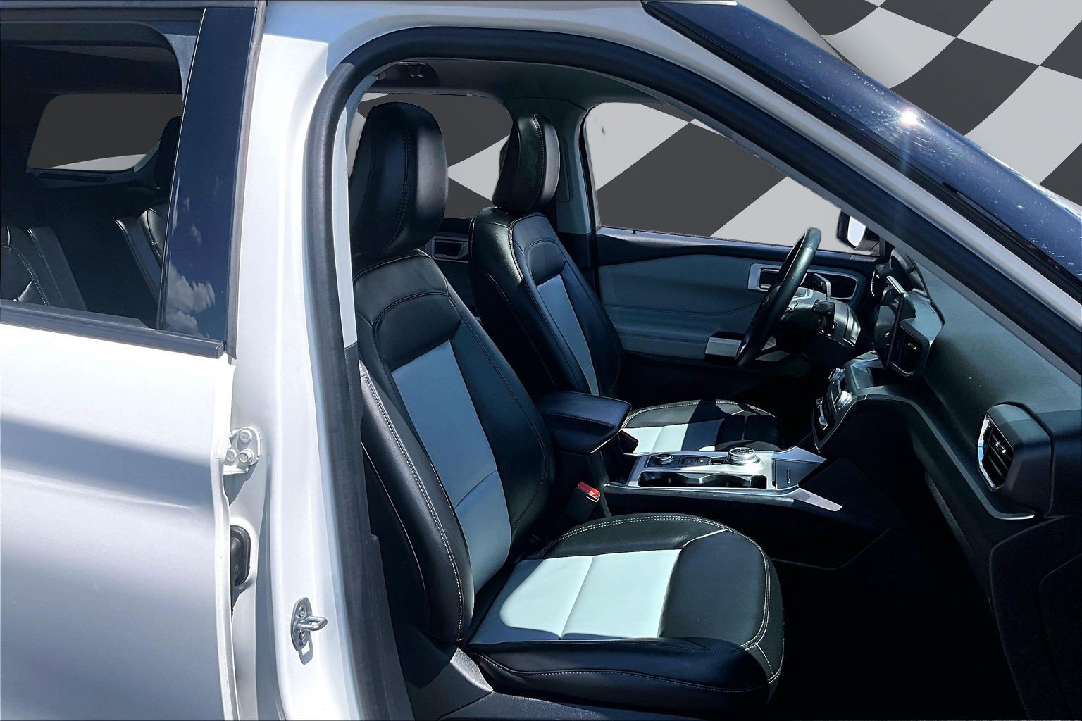 Certified 2022 Ford Explorer XLT w/ Equipment Group 202A AWD/4WD image 7