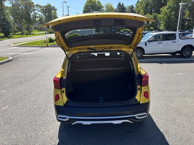 Used 2021 Kia Seltos SX w/ SX Sunroof Package AWD/4WD image 10